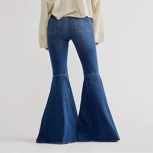 NWT Free People/We The Free Just Float On Flare Jeans in Jericho Blue - Picture 2 of 15